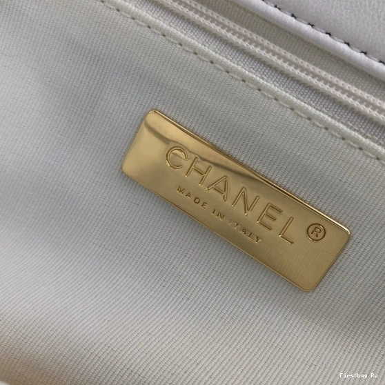First Bag Ru CHANEL 19 BAG FLAP 0825